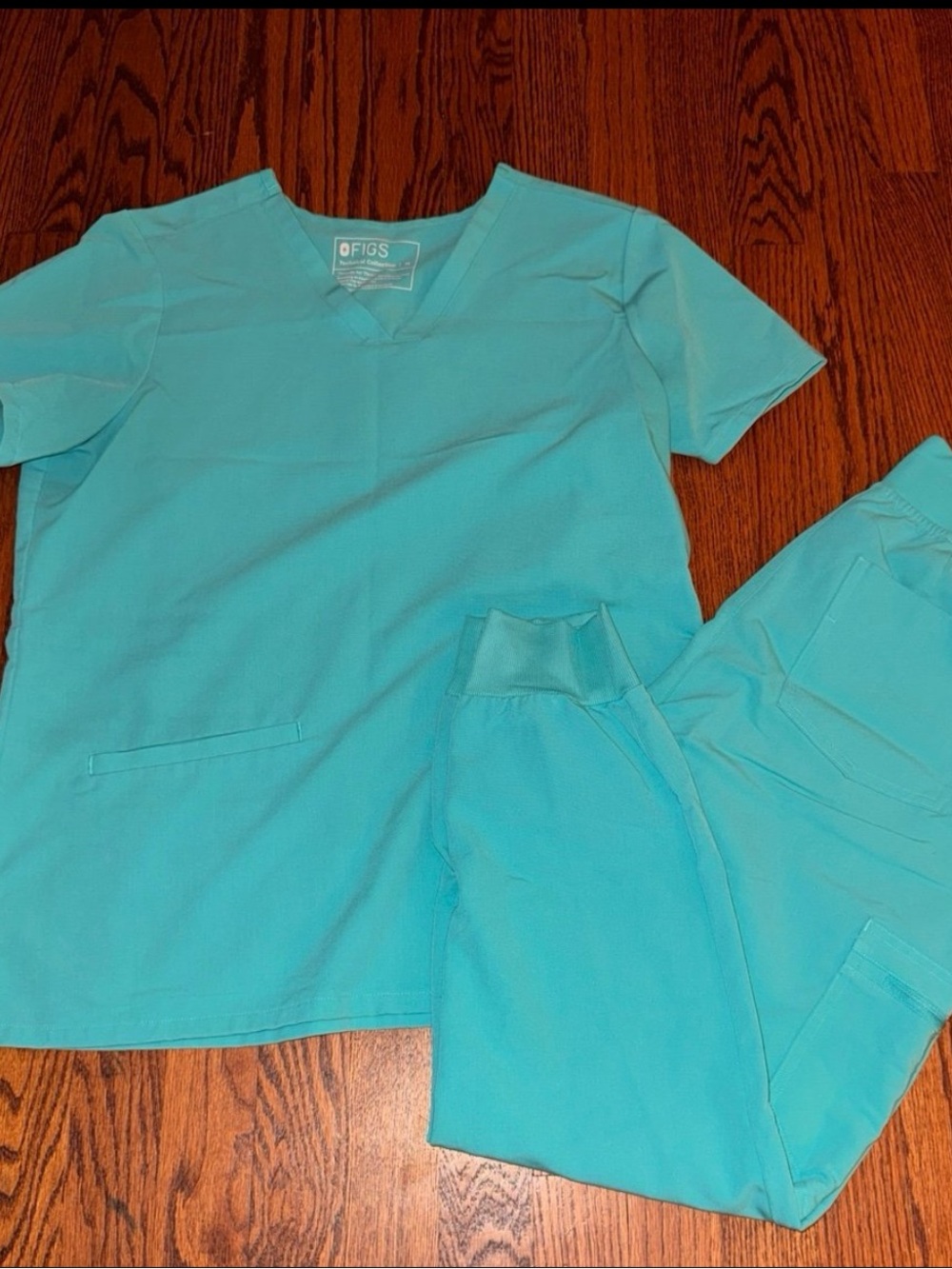 Figs Scrub Set